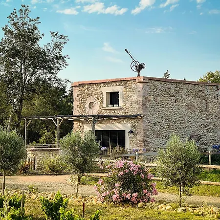Au Milieu Des Vignes 3*